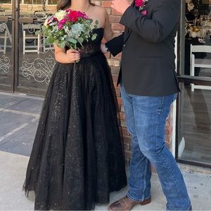 Prom dress only worn once. Bought in April 2023 at David’s bridal for $375